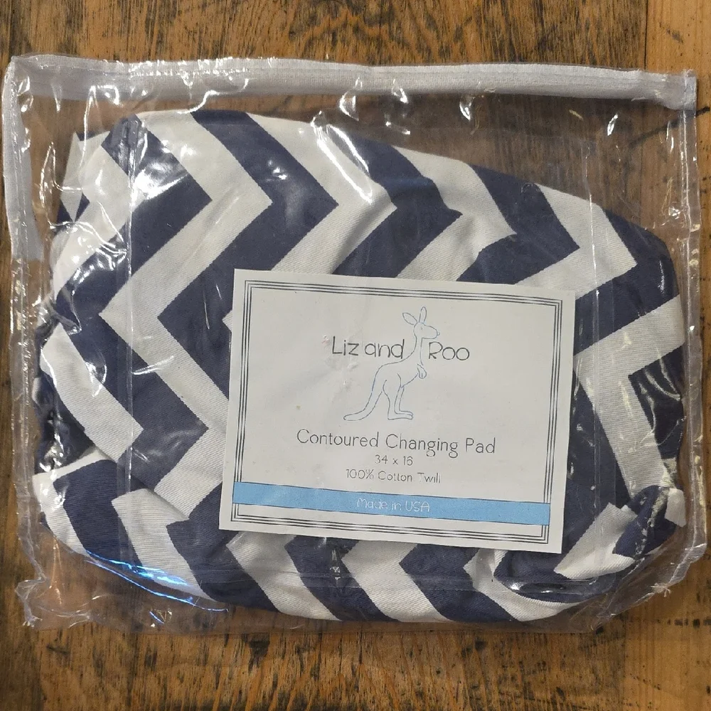 LIZ AND ROO Navy‎ Chevron Changing Pad